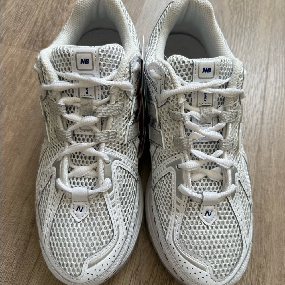 NWT 100% Authentic New Balance 1906 White/Navy Mesh Sneakers Size Women’s 6.5